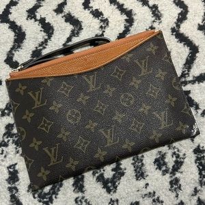 Louis Vuitton “Daily Pouch”